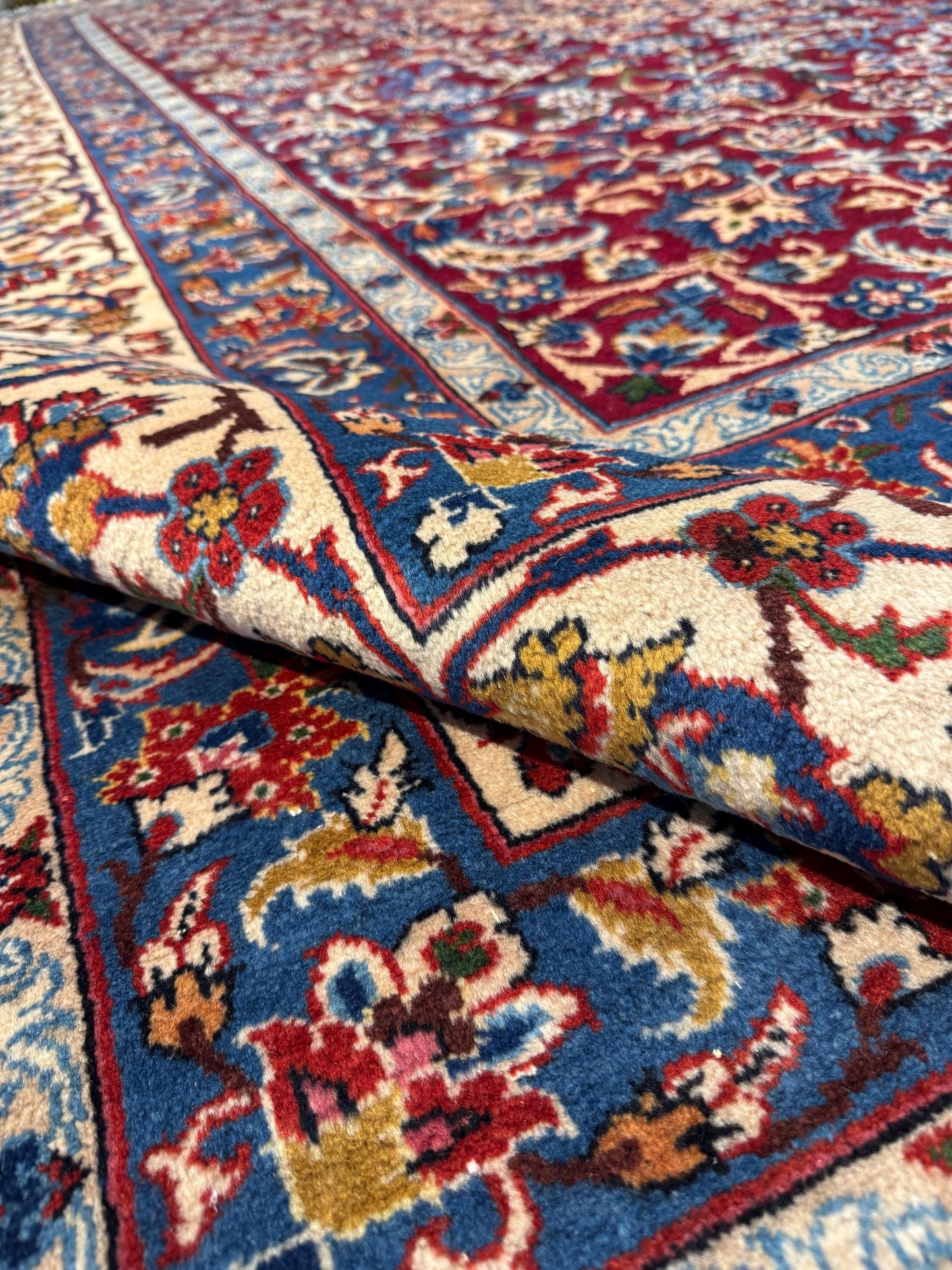 vintage wool rug  
hand knotted rug  
traditional area rug  
boho wool carpet  
classic floor rug  
antique style rug  
vintage home decor  
handmade wool rug  
tribal area carpet  
9x12 wool rug  
collector rug  
timeless home decor  
elegant living room rug  
vintage room accent  
artisanal wool rug