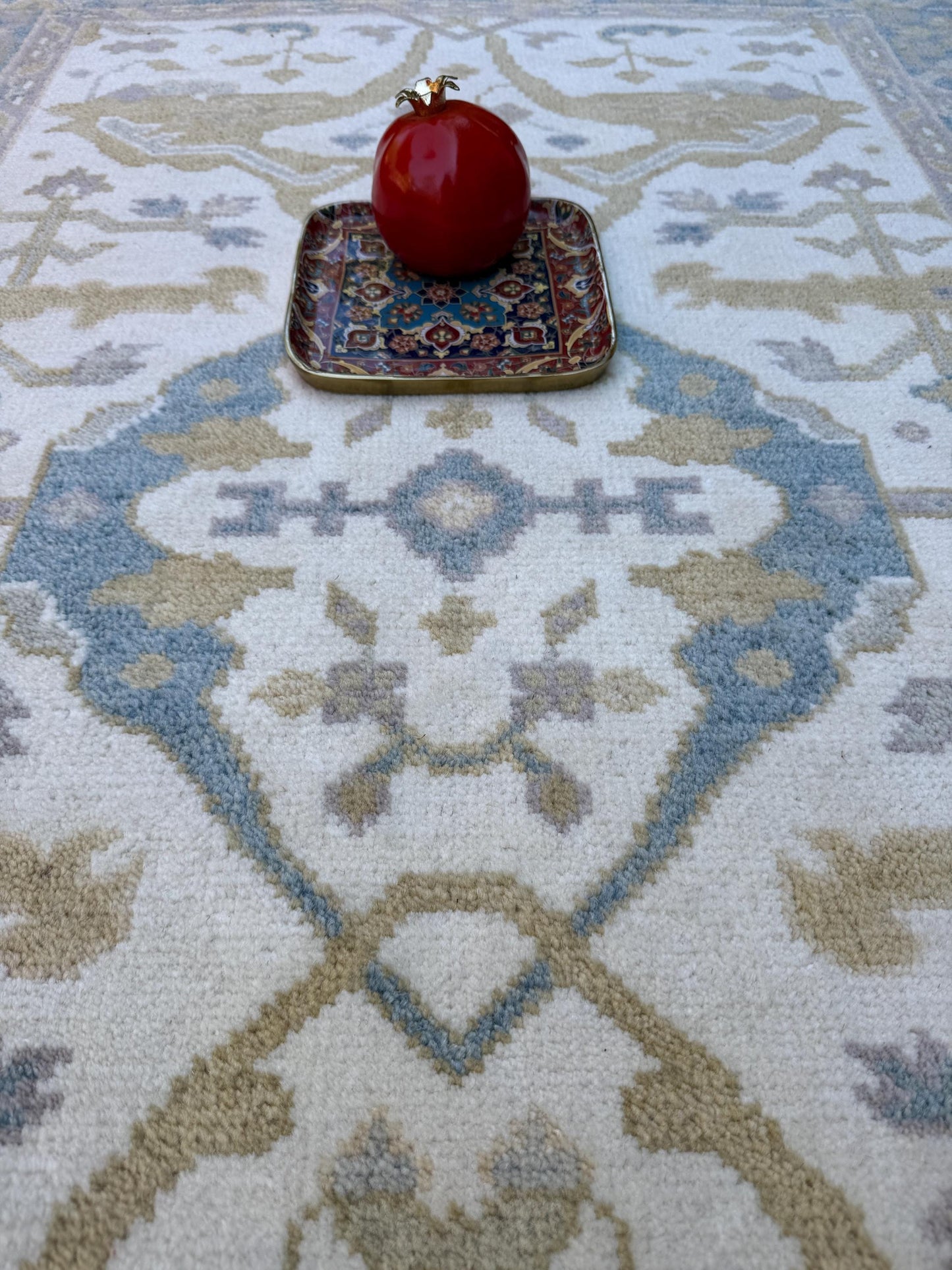 4x6 ft Hand-knotted Oushak Turkish Rug: Modern-Style Wool Carpet