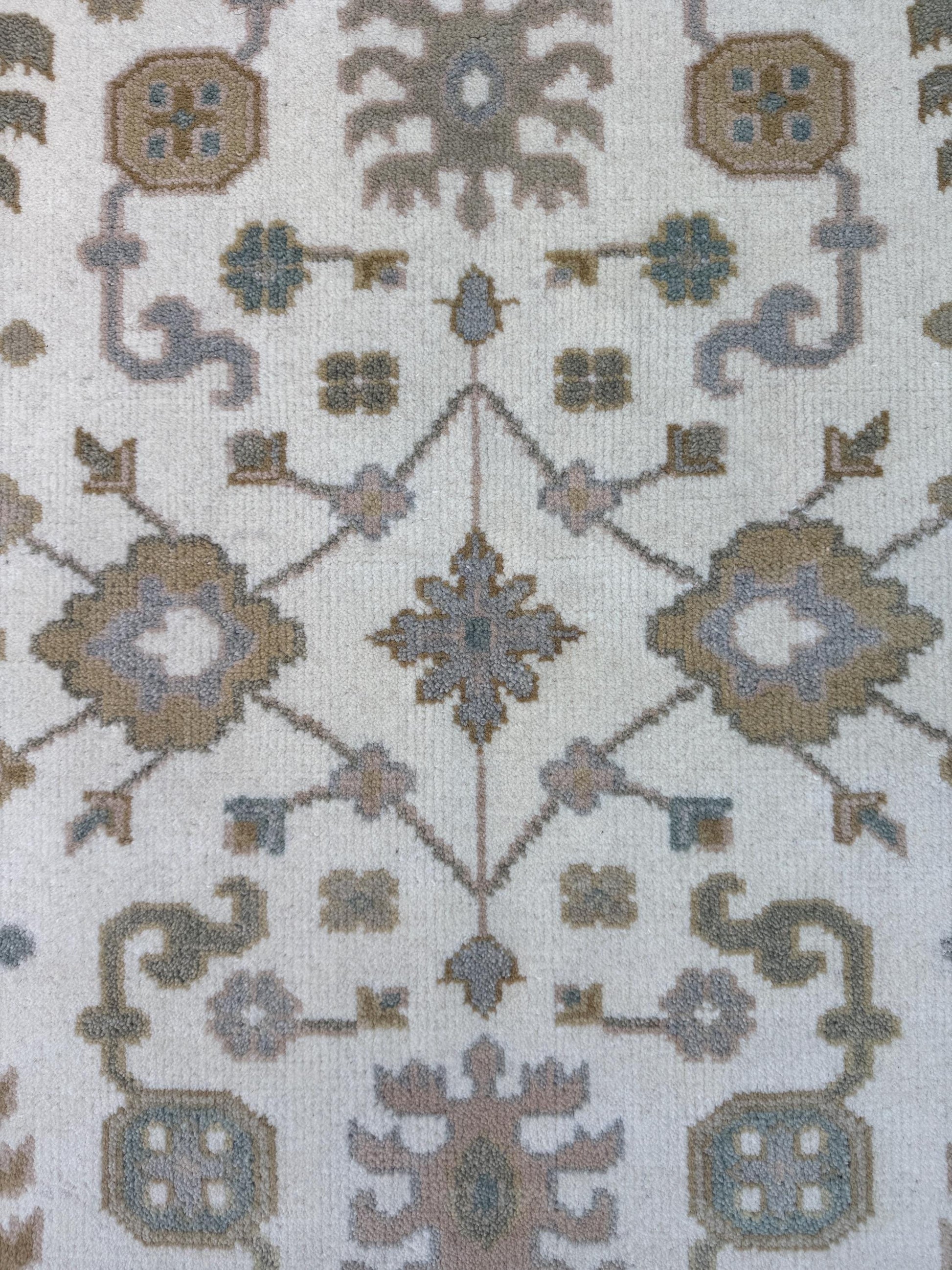 4x6 ft Handmade Ushak Rug: Modern Bohemian Wool Carpet