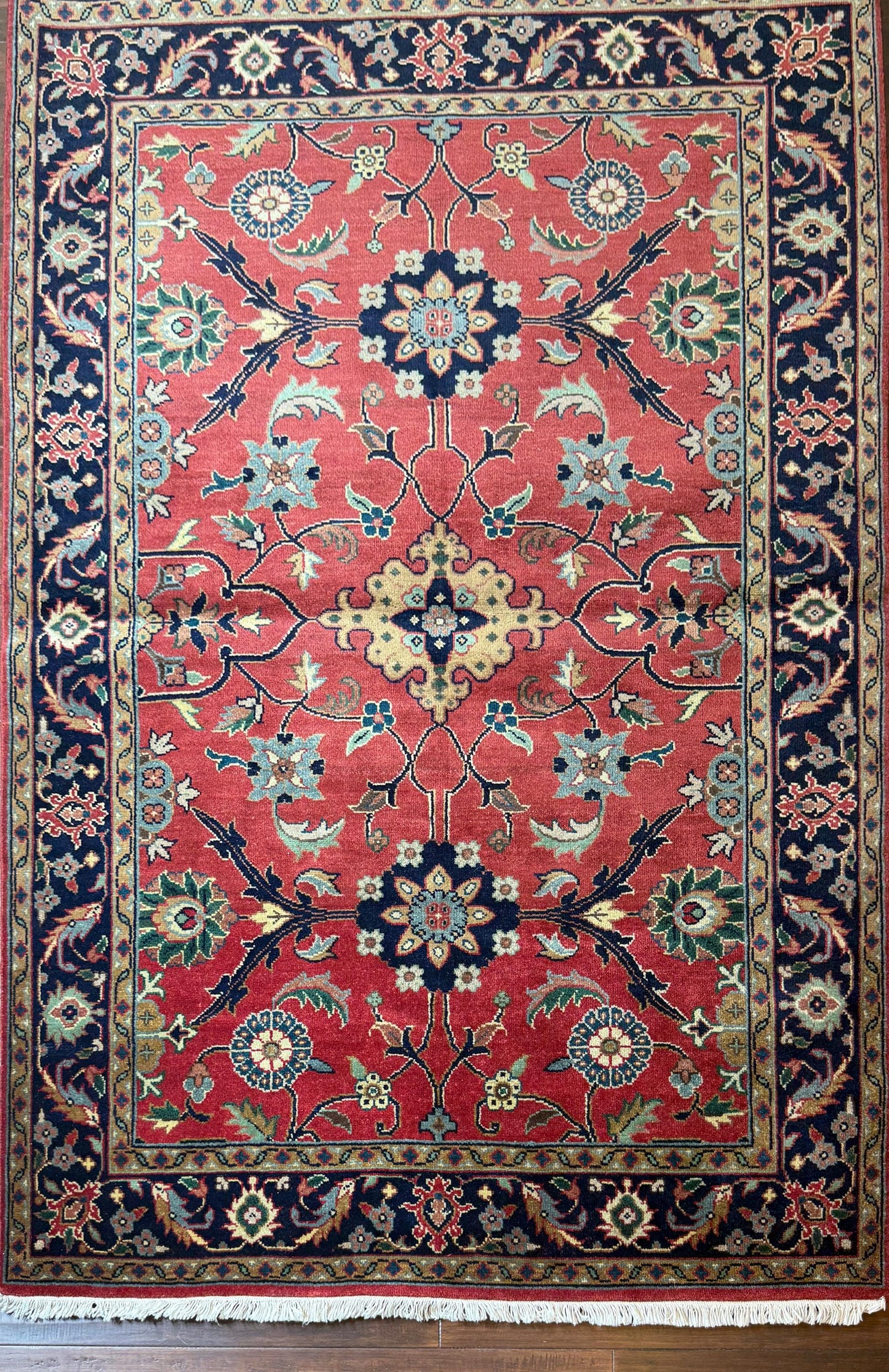 4x6 ft Mint Sarouk Rug: Hand Knotted Wool, Vegetable Dye