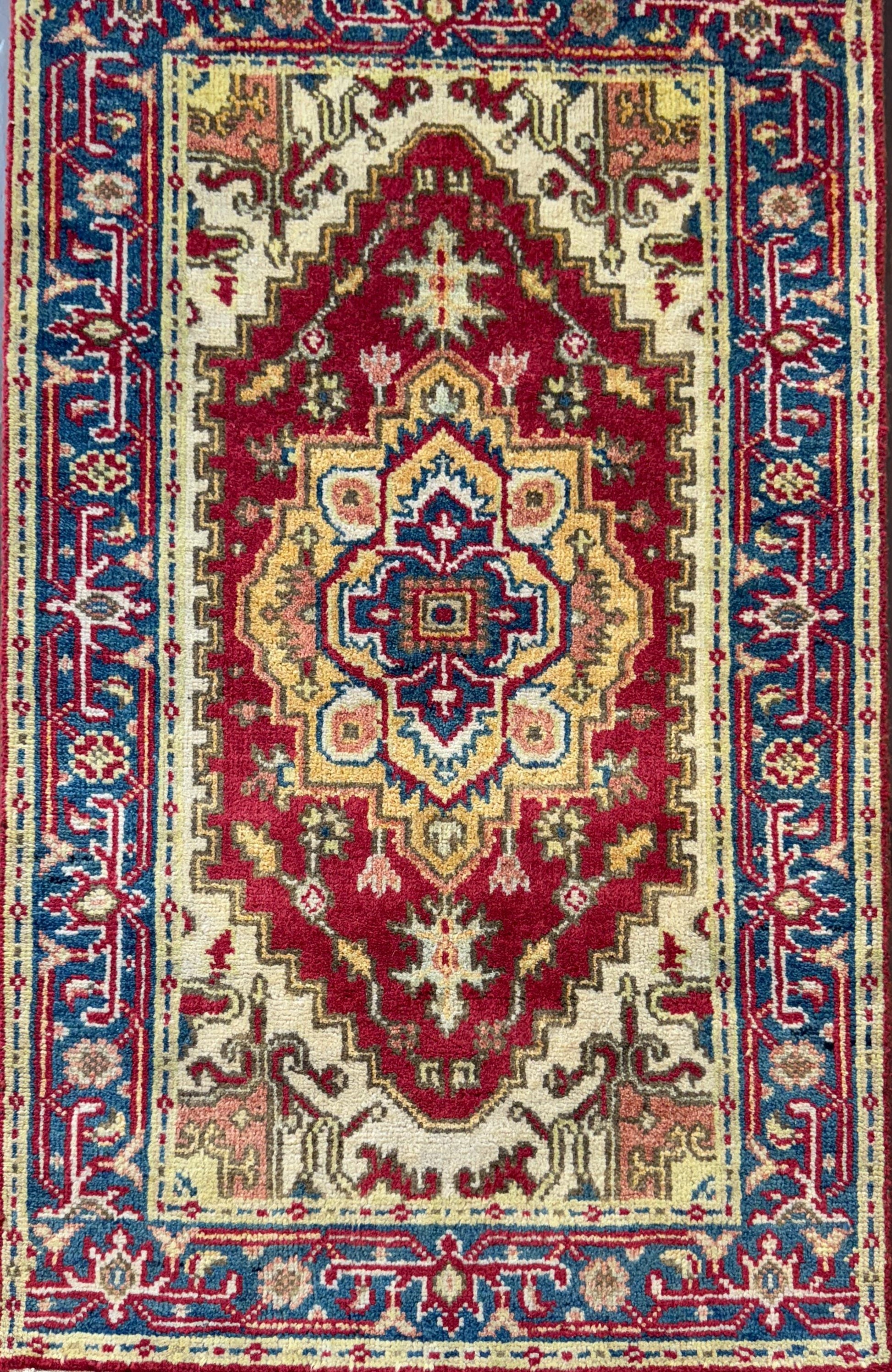 3x5 ft Handmade Wool Heriz Rug: Vibrant Oriental Carpet