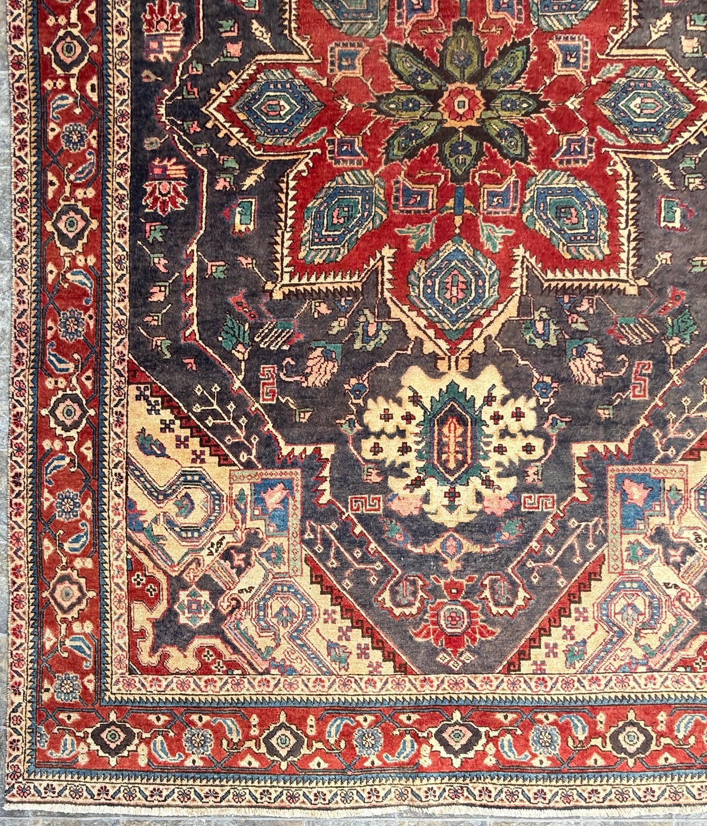 10x7 ft Vintage Heriz Wool Rug: Hand-Knotted Tribal Carpet