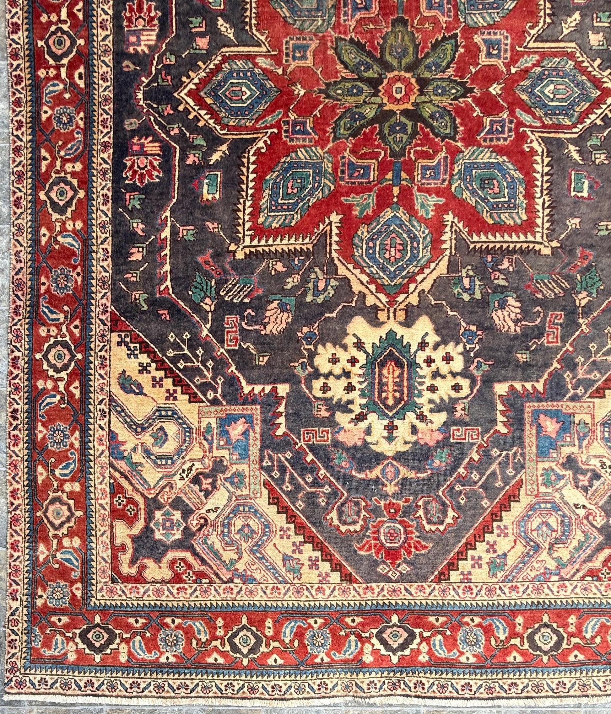 10x7 ft Vintage Heriz Wool Rug: Hand-Knotted Tribal Carpet