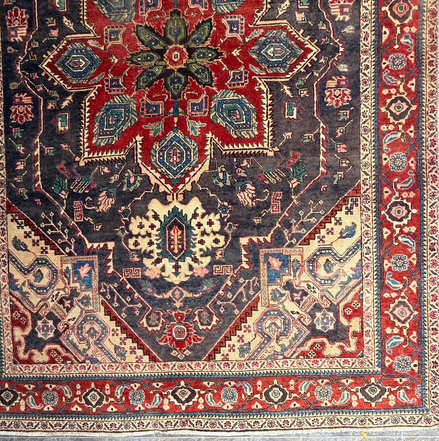 10x7 ft Vintage Heriz Wool Rug: Hand-Knotted Tribal Carpet