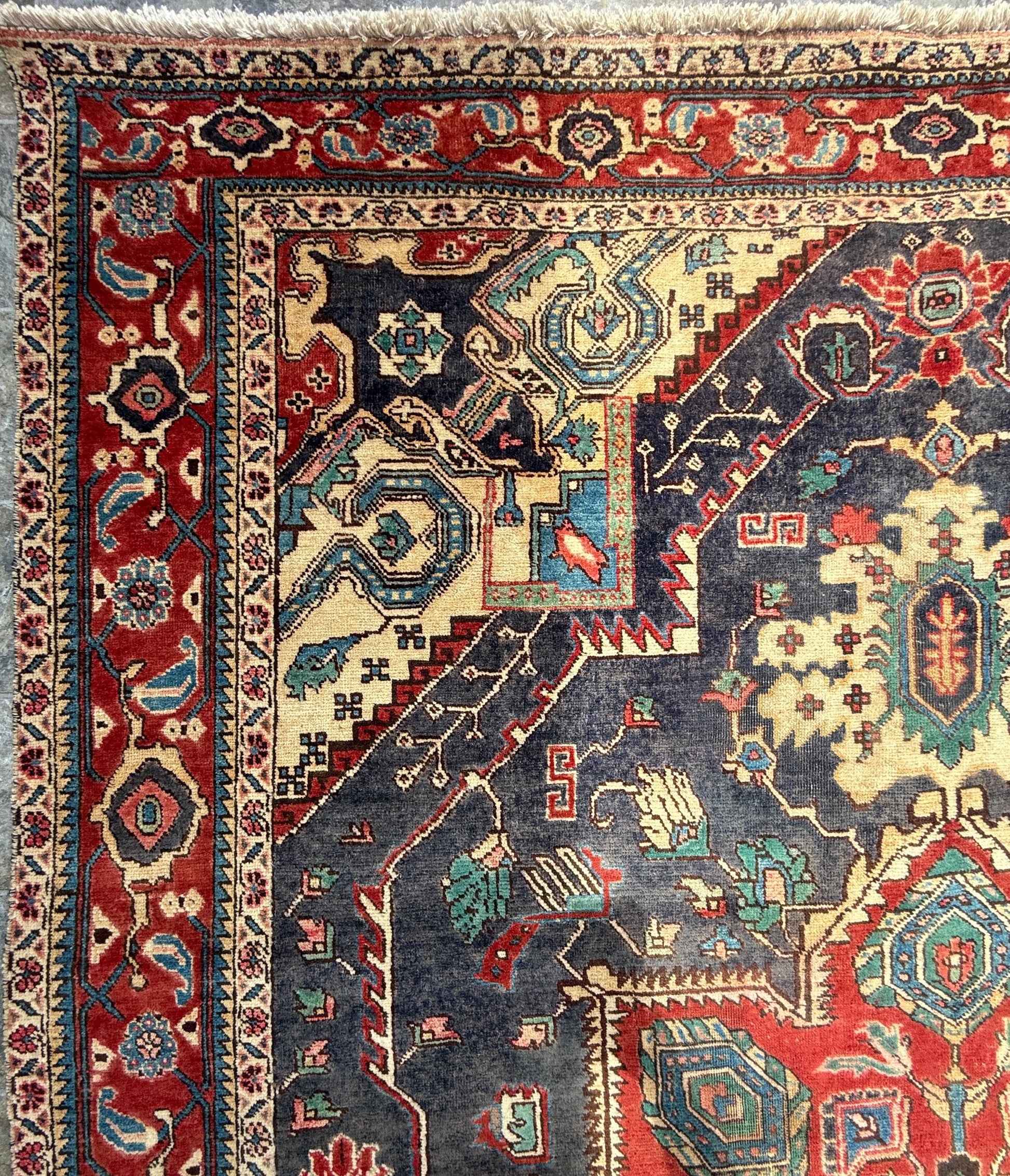 10x7 ft Vintage Heriz Wool Rug: Hand-Knotted Tribal Carpet