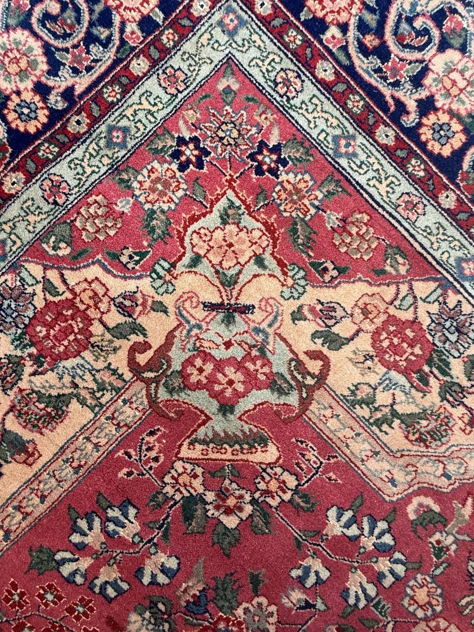 9x6 ft Vintage 1970s Tabriz Rug: Hand-Knotted Silk & Wool Oriental Carpet