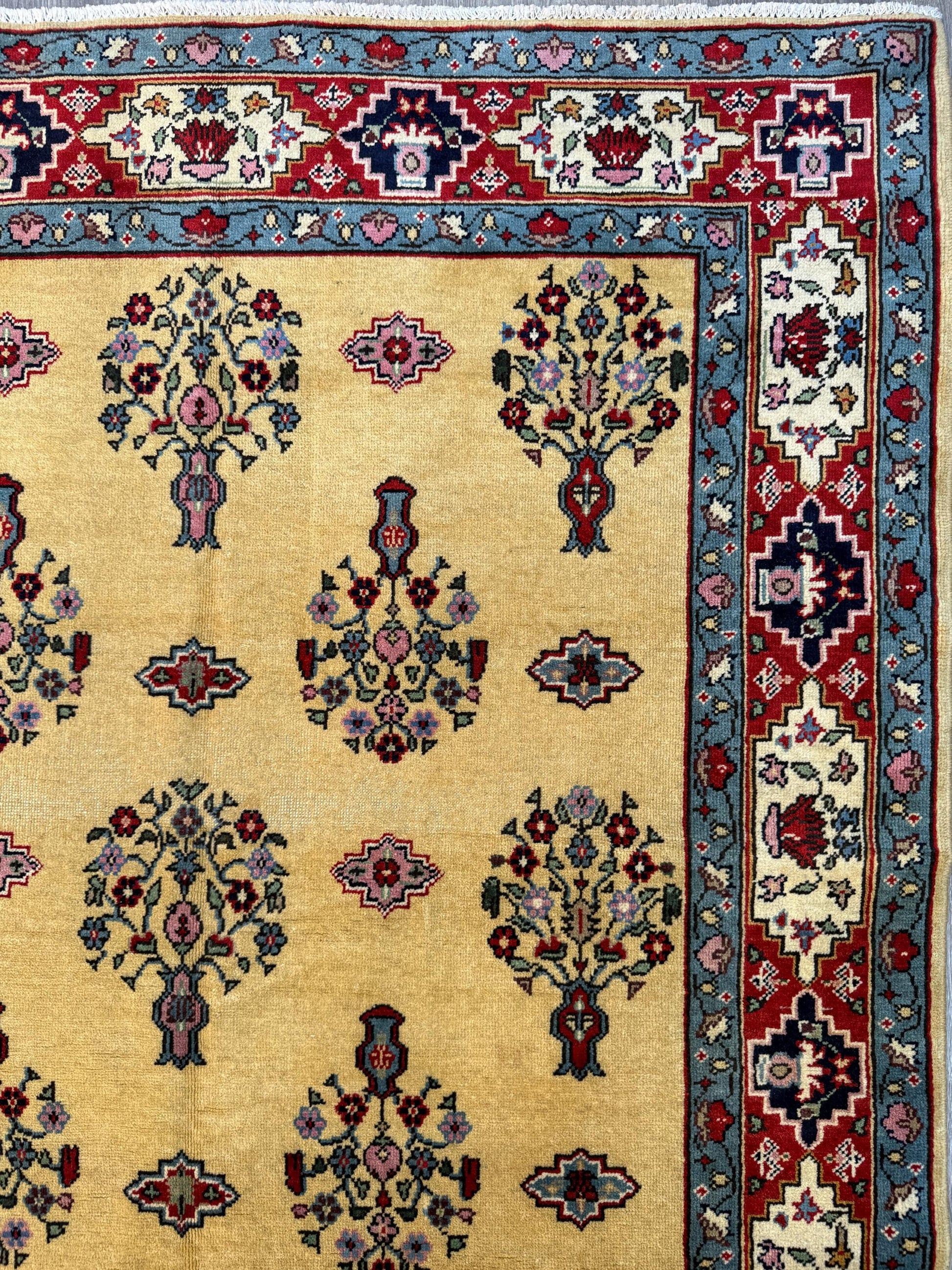 8x5 ft Vintage 1960s Pashmin Koum Rug: Hand-Knotted Oriental Wool Carpet