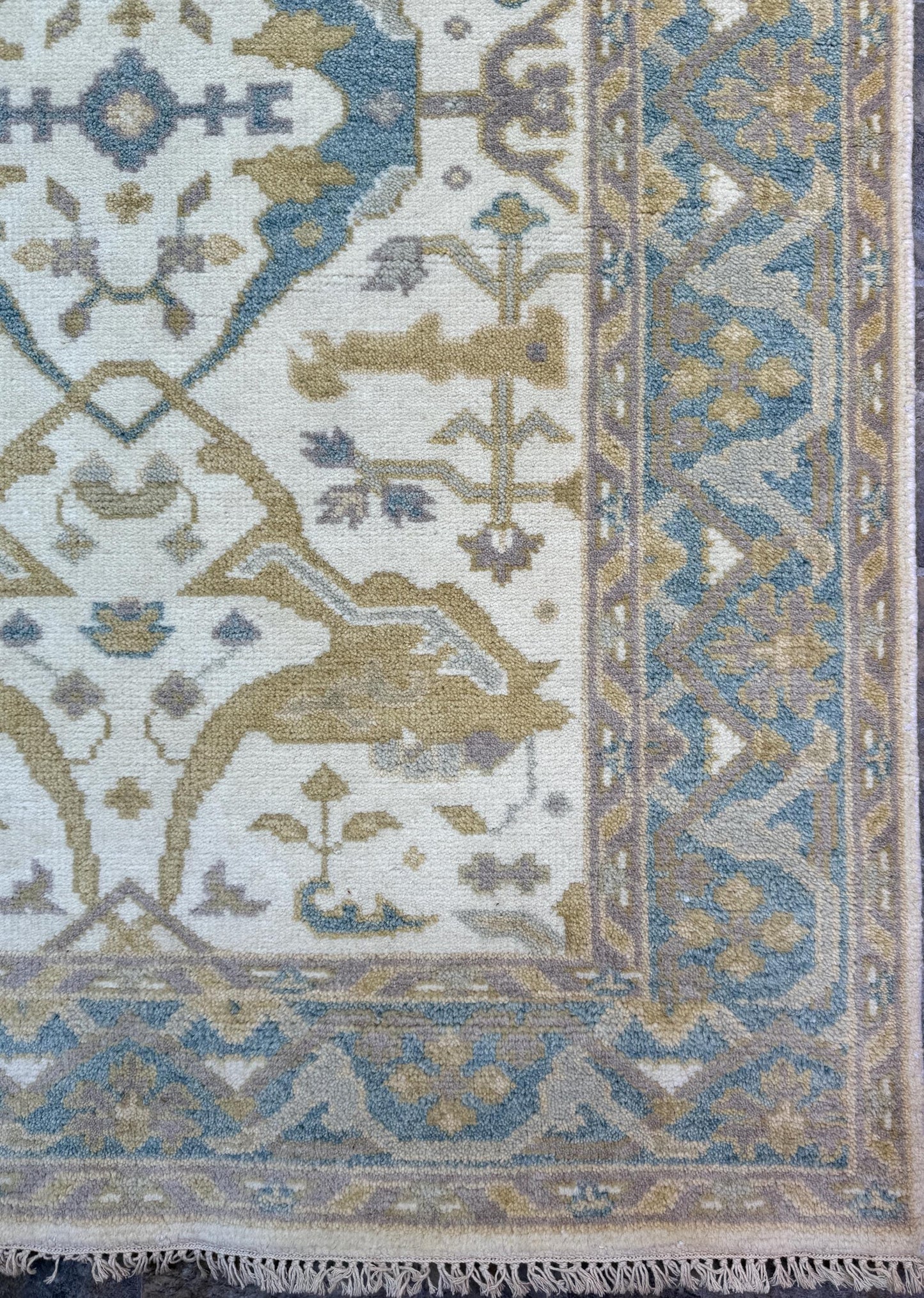 4x6 ft Hand-knotted Oushak Turkish Rug: Modern-Style Wool Carpet