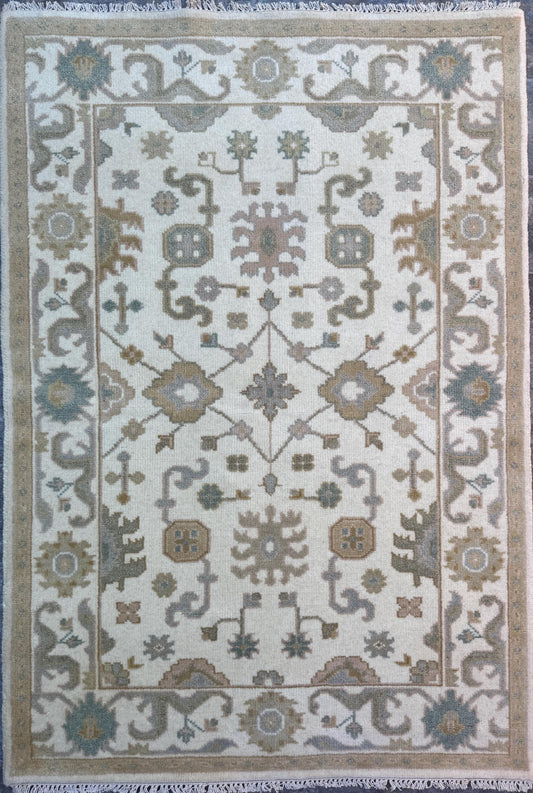 4x6 ft Handmade Ushak Rug: Modern Bohemian Wool Carpet