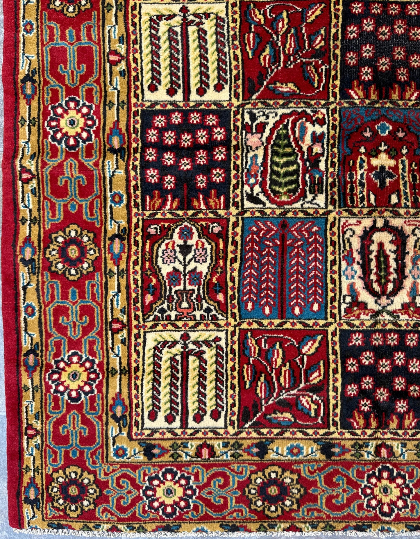 4x6 ft Vintage Baghtiyaar Pictorial Rug: Hand-Knotted Wool Oriental Carpet