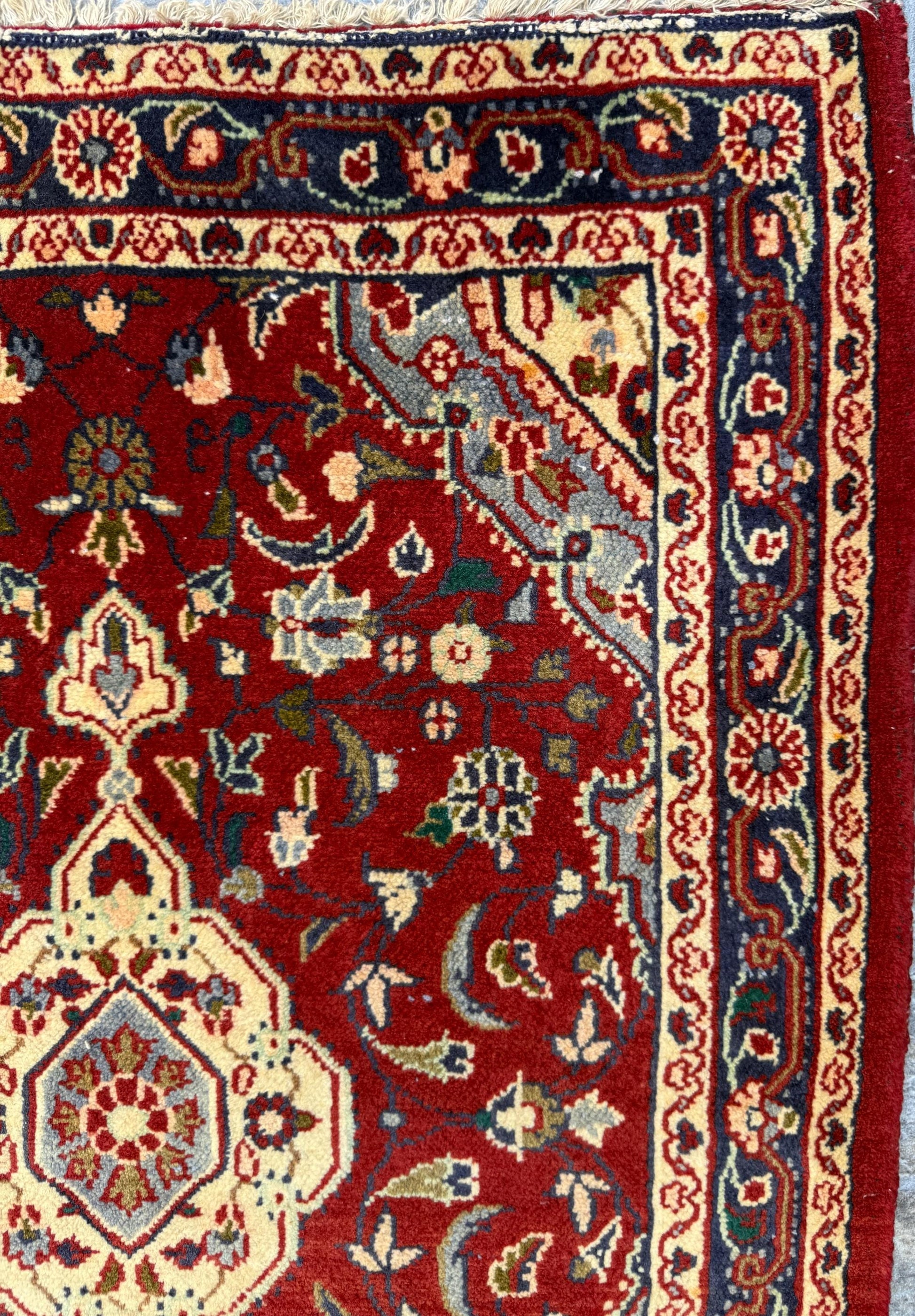 2.4x3.2 ft Vintage Farmhouse Rug: Hand-Knotted Wool Anatolian Accent