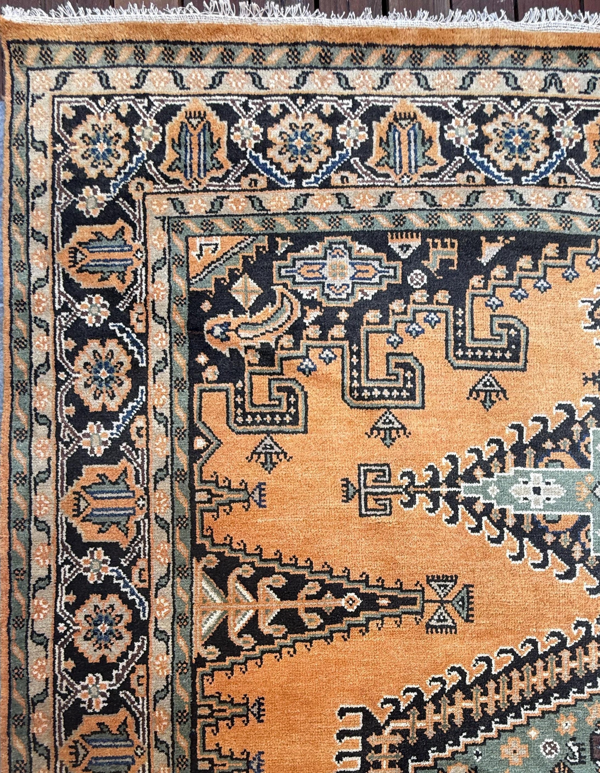 9x12 ft Heriz Wool Rug: Hand Knotted Bold Living Room Carpet
