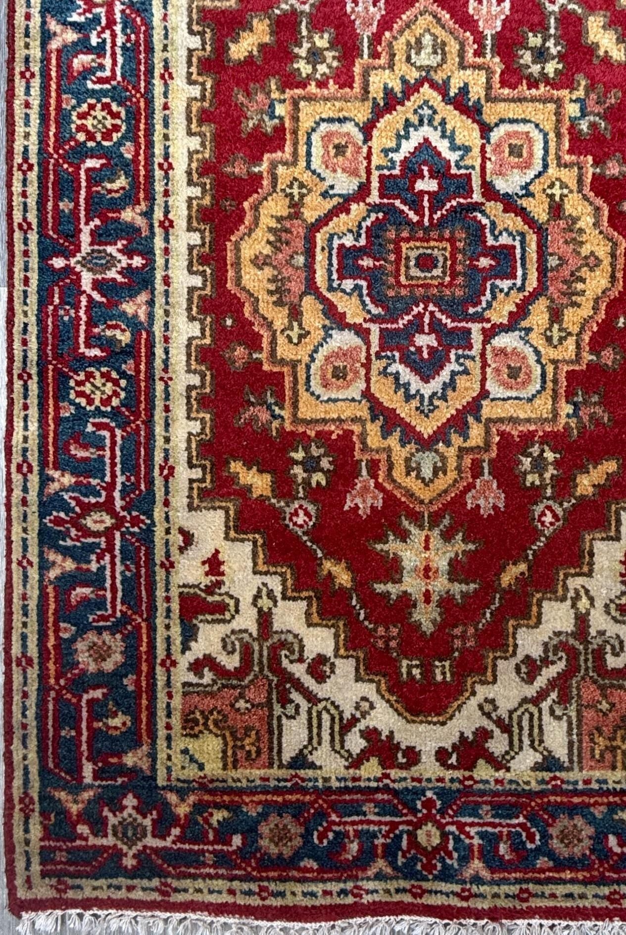 3x5 ft Handmade Wool Heriz Rug: Vibrant Oriental Carpet