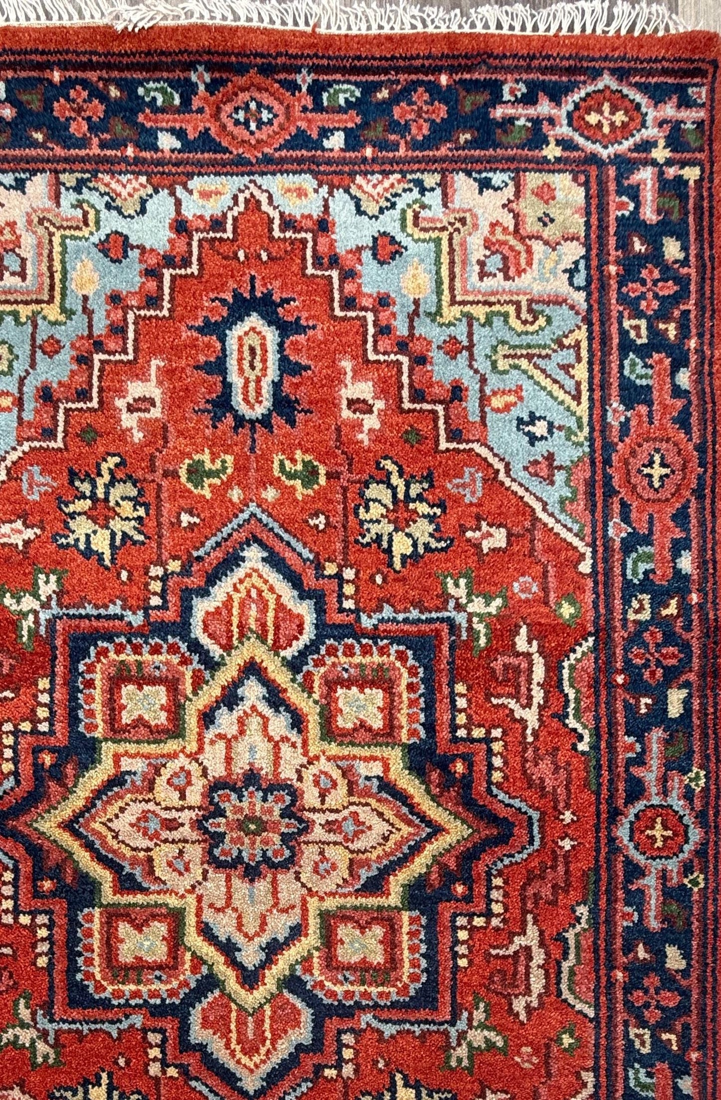 3x5 ft Handmade Wool Heriz Rug: Vibrant Modern Oriental Style