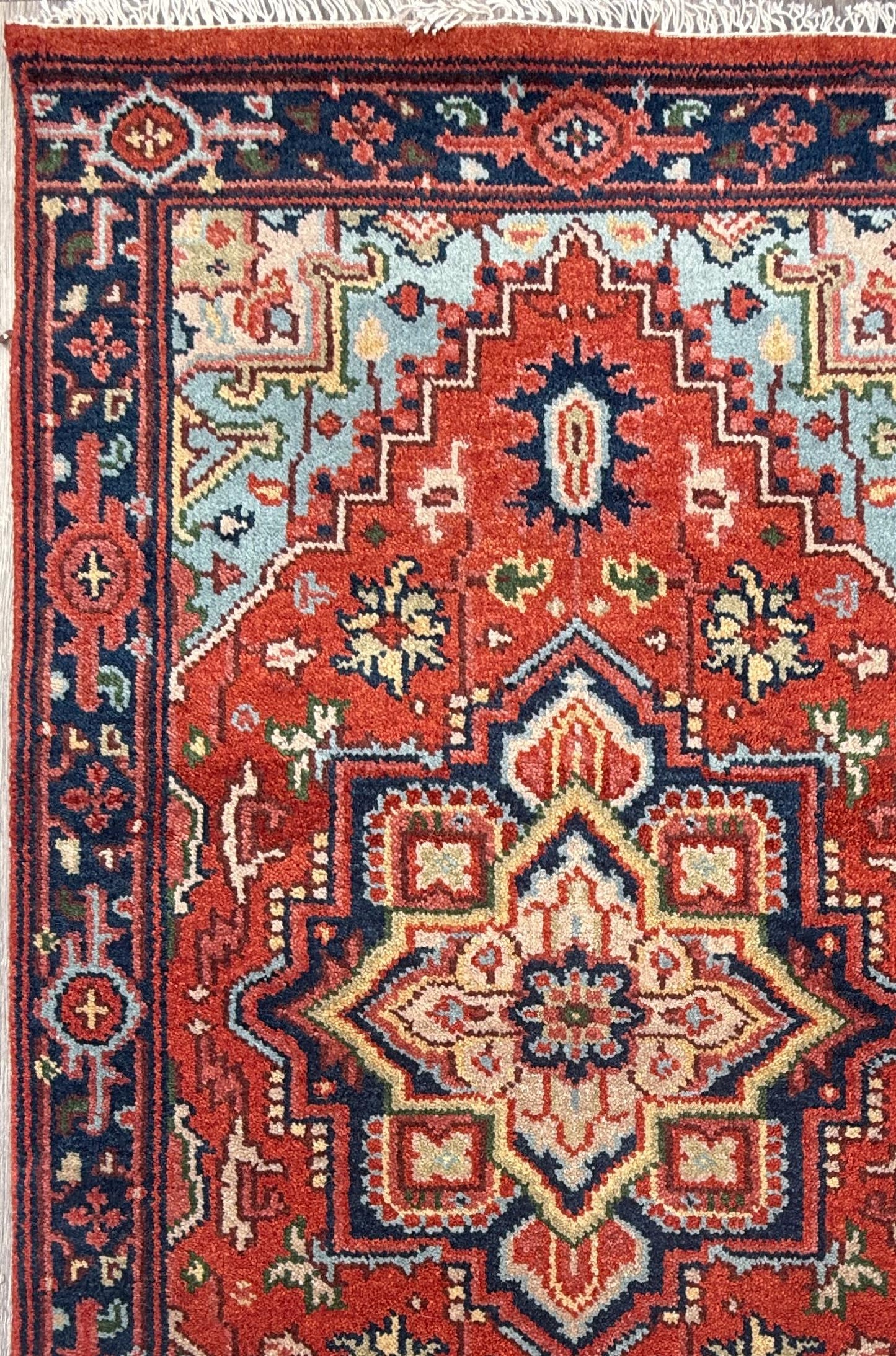 3x5 ft Handmade Wool Heriz Rug: Vibrant Modern Oriental Style