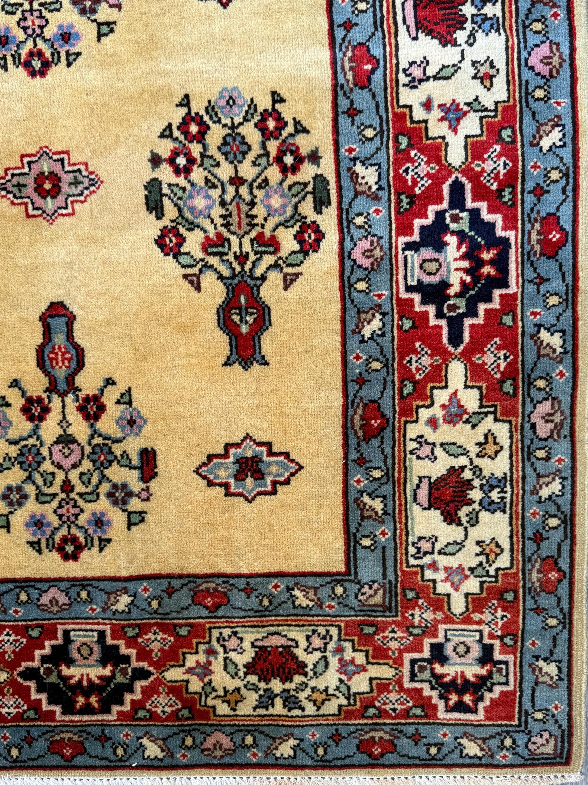 8x5 ft Vintage 1960s Pashmin Koum Rug: Hand-Knotted Oriental Wool Carpet