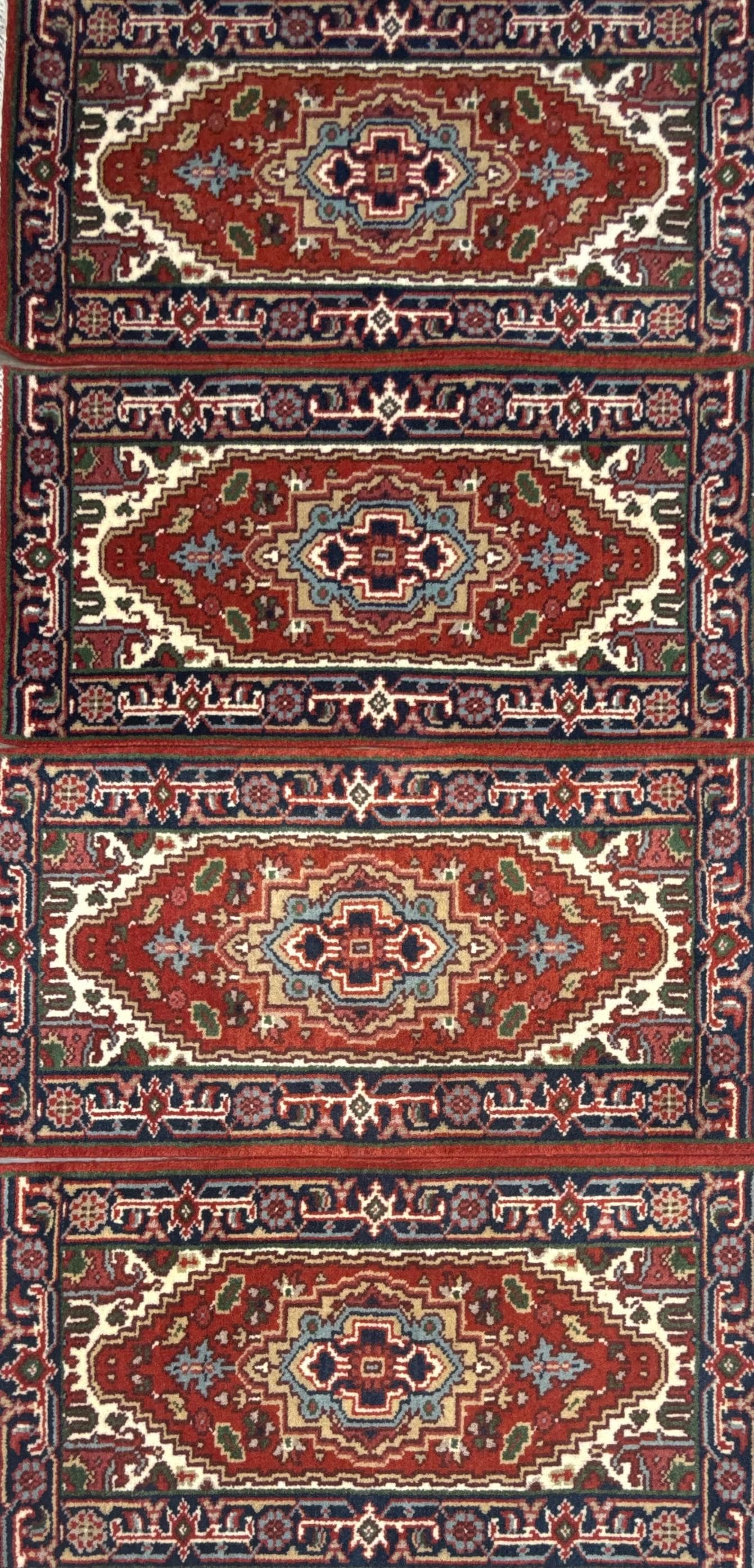 2x4 ft Hand-Knotted Wool Serapi Heriz Rug: Turkish Accent Carpet