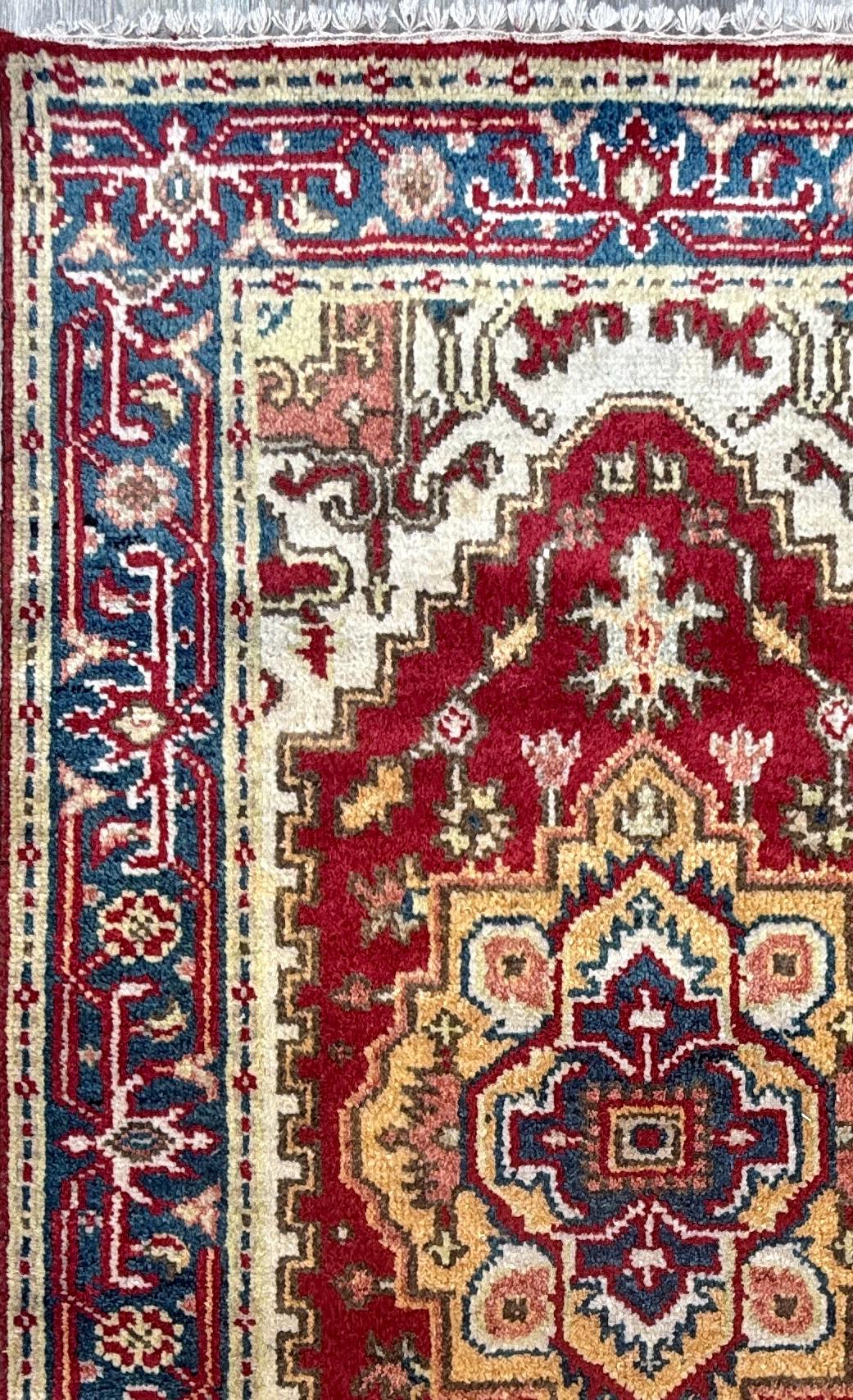 3x5 ft Handmade Wool Heriz Rug: Vibrant Oriental Carpet