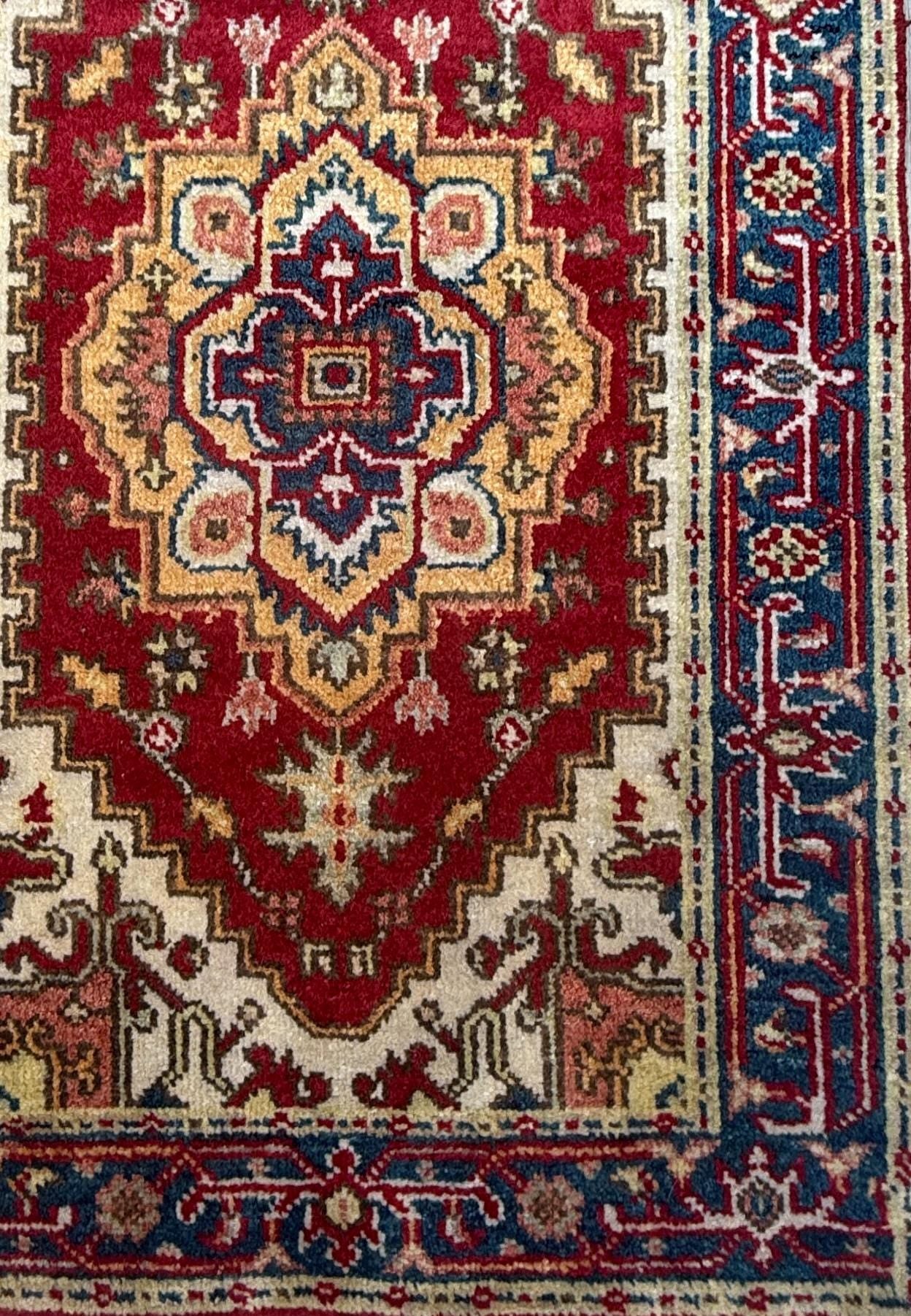 3x5 ft Handmade Wool Heriz Rug: Vibrant Oriental Carpet