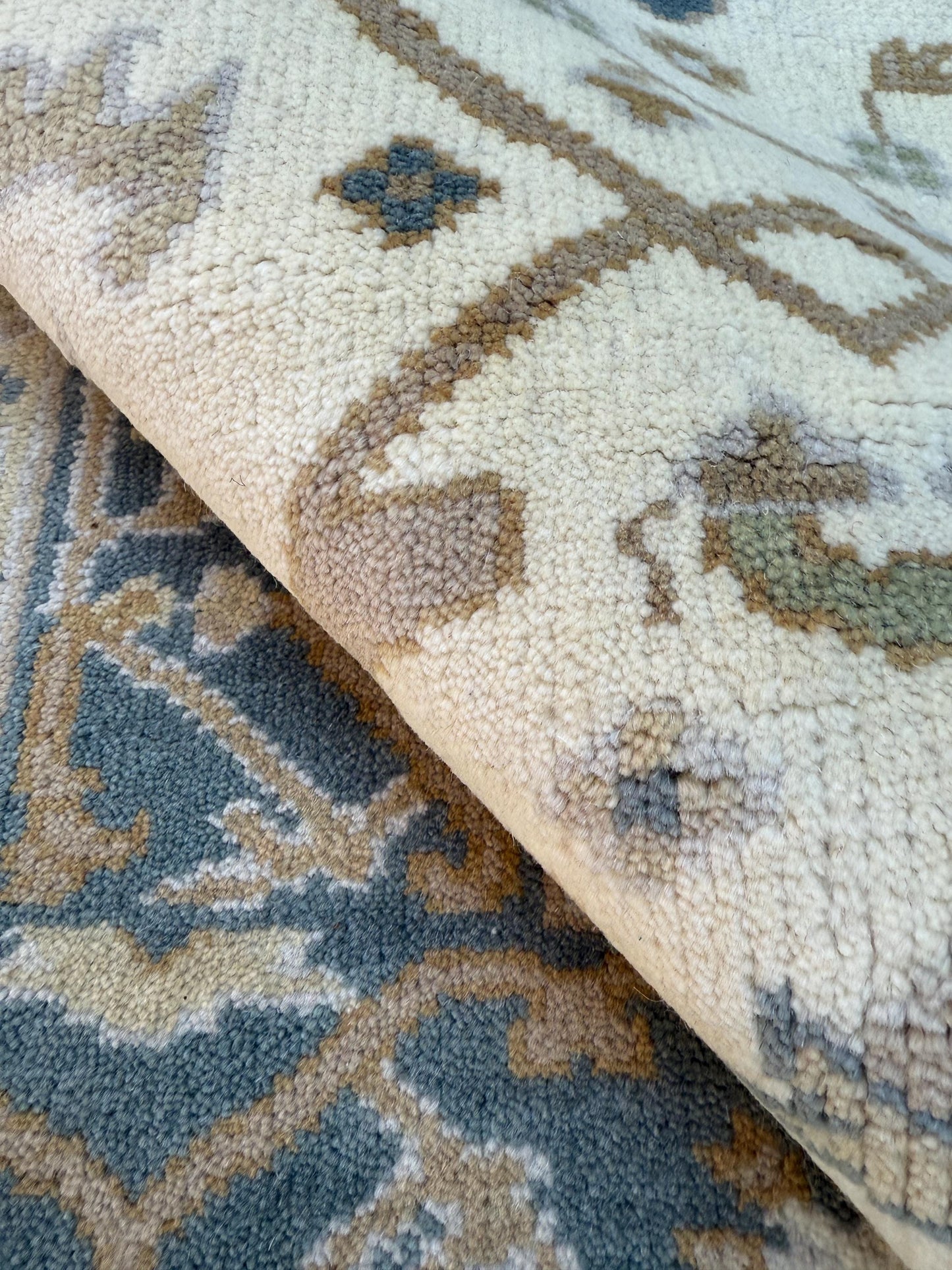 4x6 ft Handmade Oushak Wool Rug: Modern Bohemian Decor