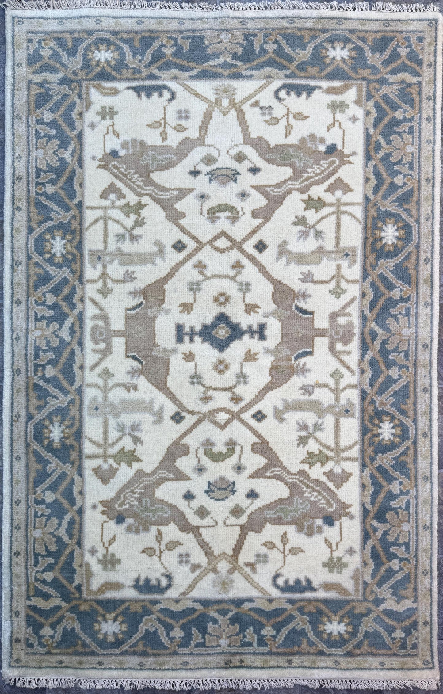 4x6 ft Handmade Oushak Wool Rug: Modern Bohemian Decor