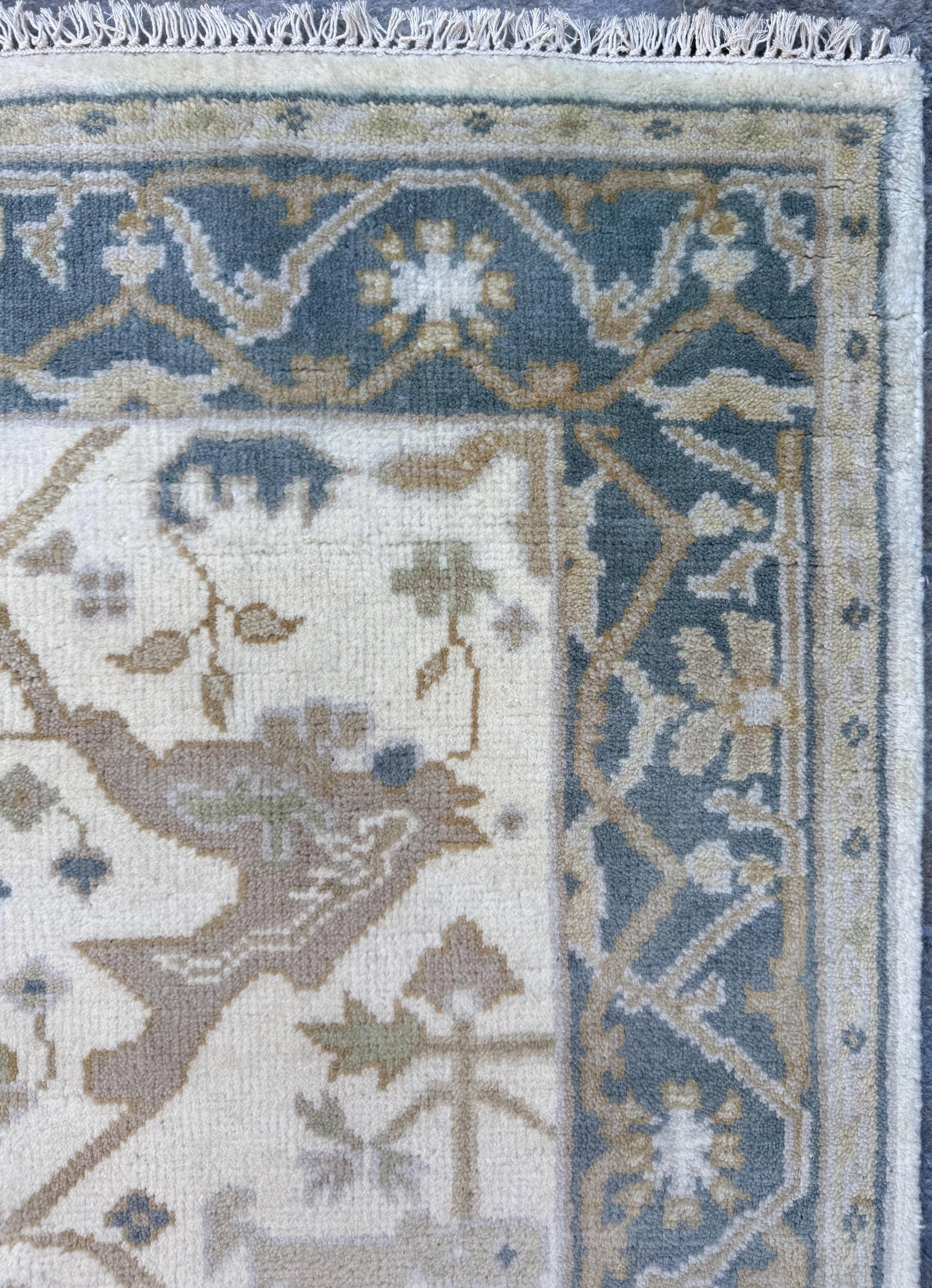 4x6 ft Handmade Oushak Wool Rug: Modern Bohemian Decor