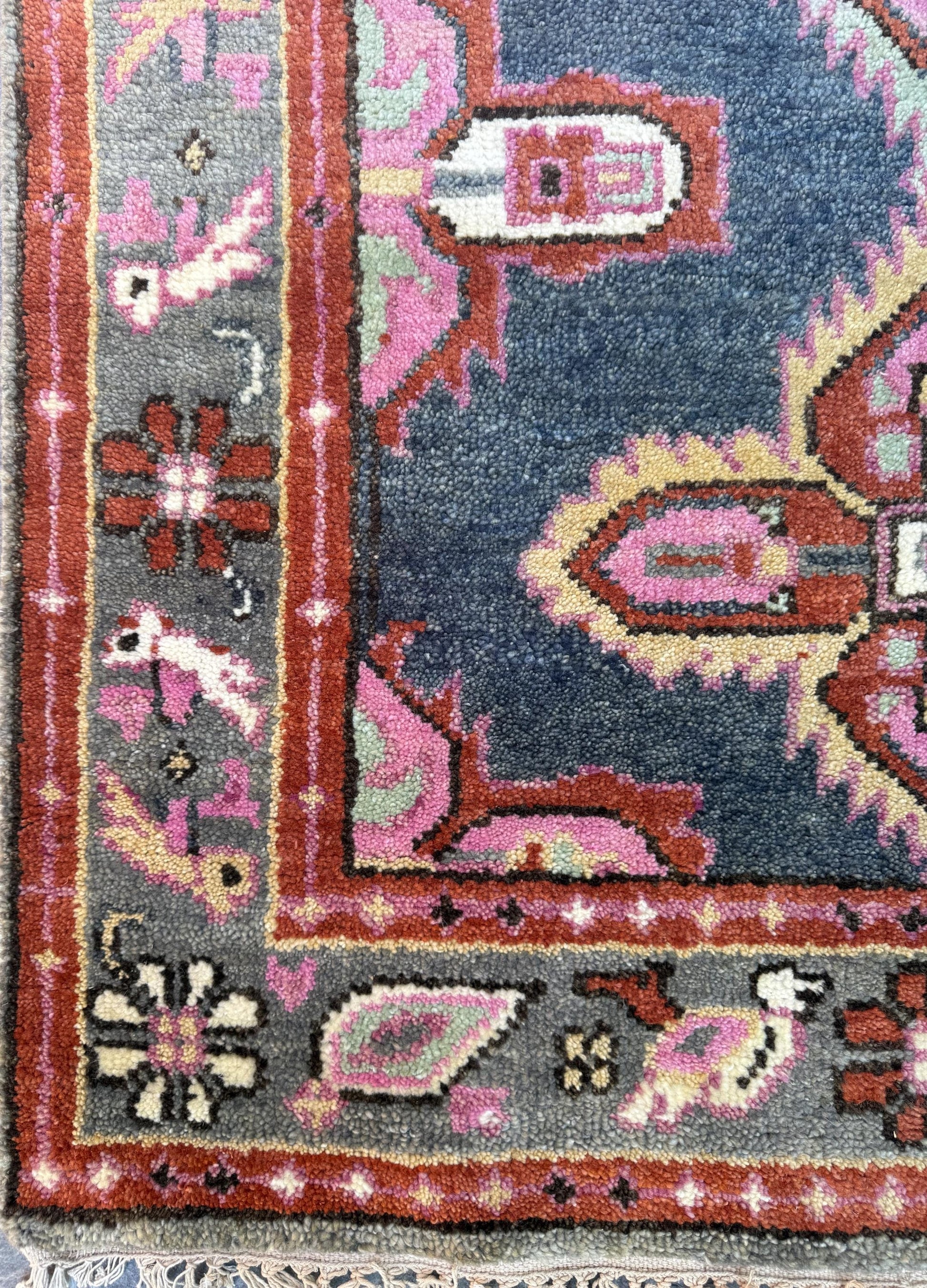 4.2x6 ft Hand-Knotted Heriz Wool Rug: Vibrant Serapi Style