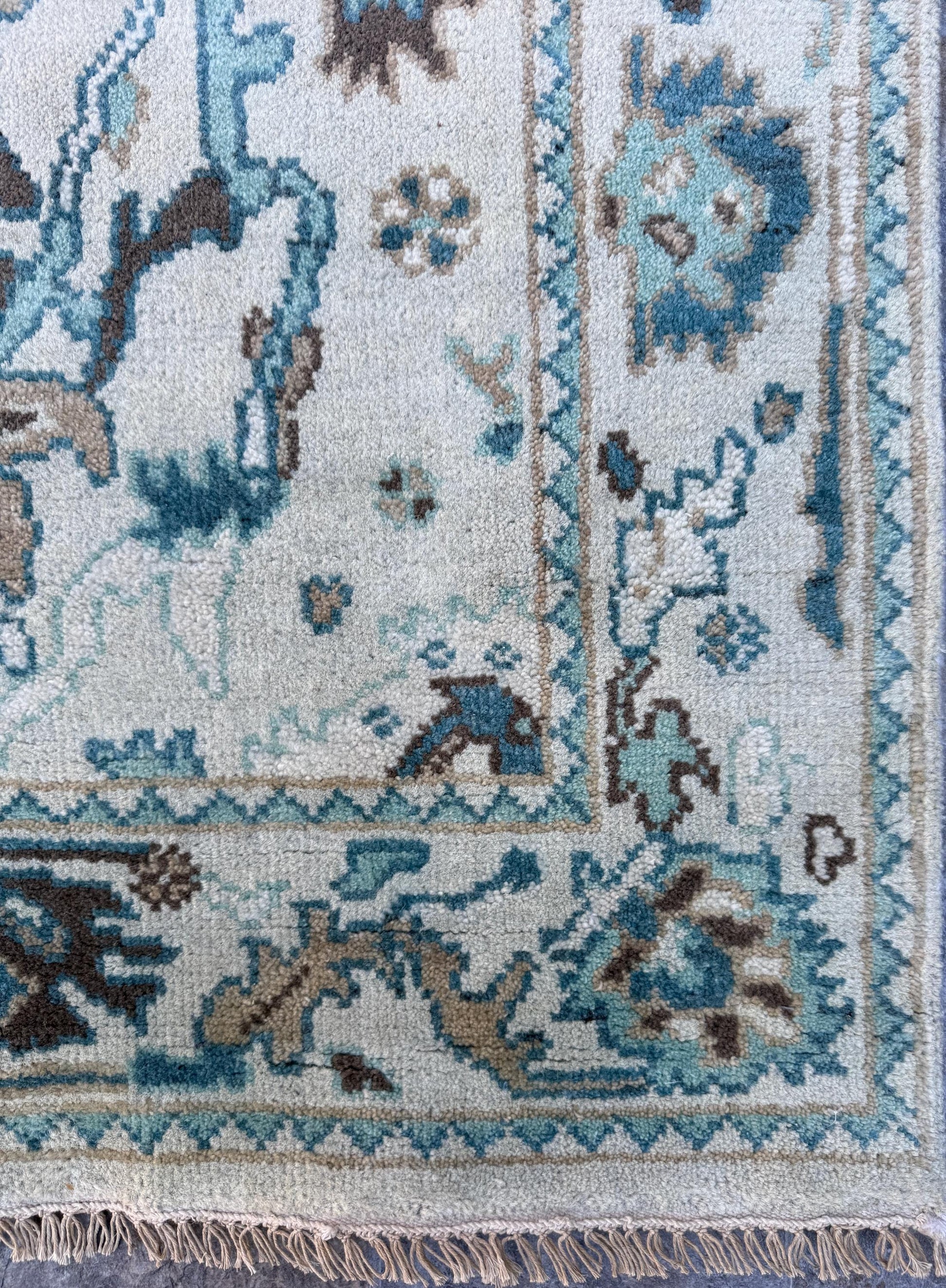 4x6 ft Hand Knotted Wool Oushak Rug: Modern Bohemian Carpet