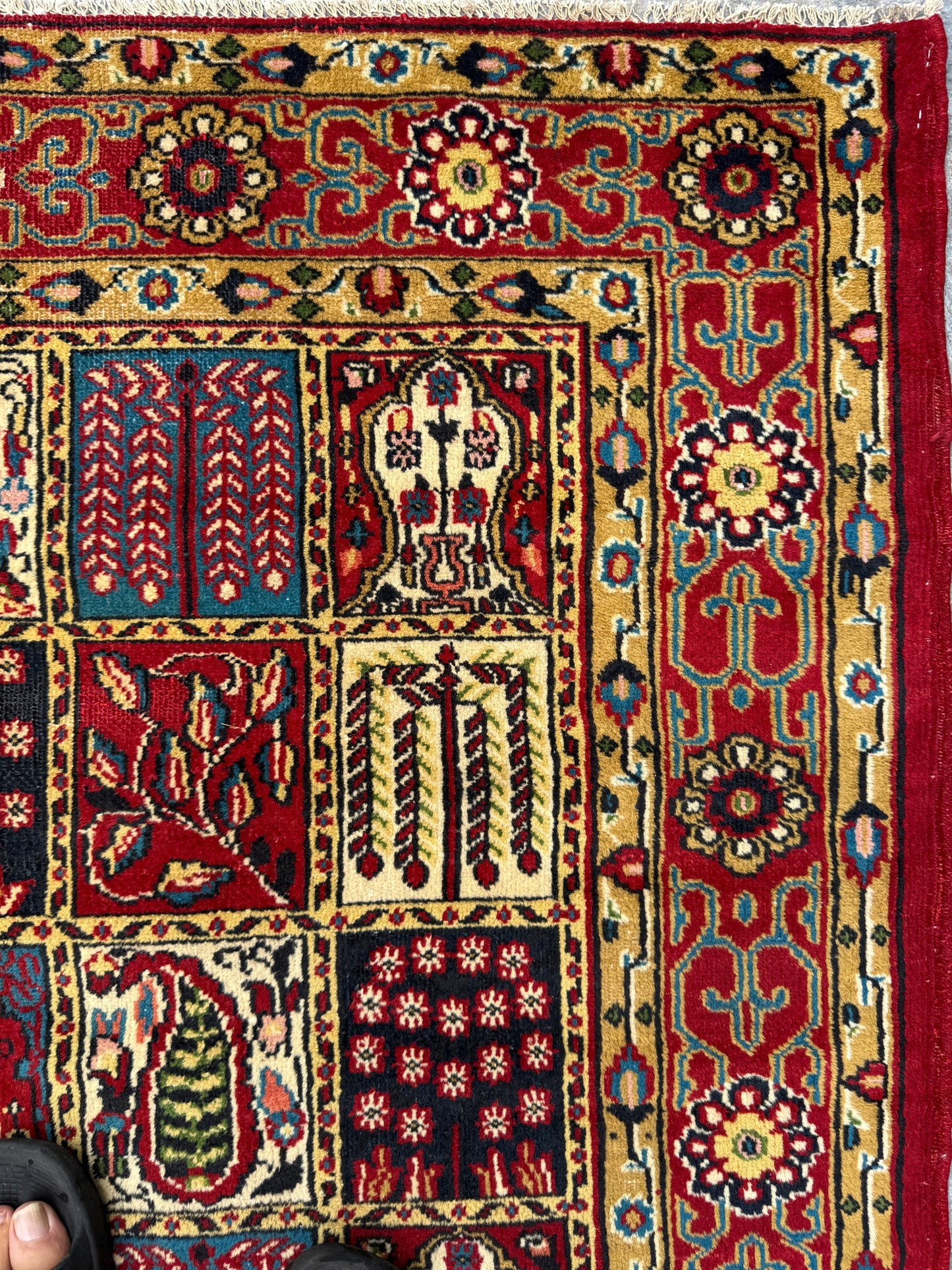 4x6 ft Vintage Baghtiyaar Pictorial Rug: Hand-Knotted Wool Oriental Carpet