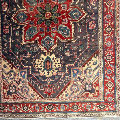 10x7 ft Vintage Heriz Wool Rug: Hand-Knotted Tribal Carpet
