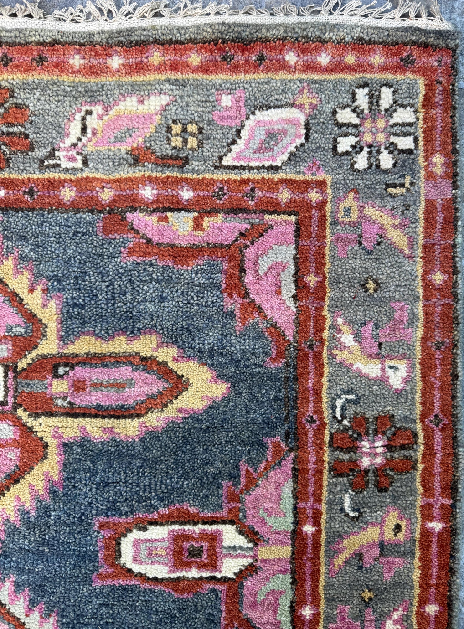 4.2x6 ft Hand-Knotted Heriz Wool Rug: Vibrant Serapi Style