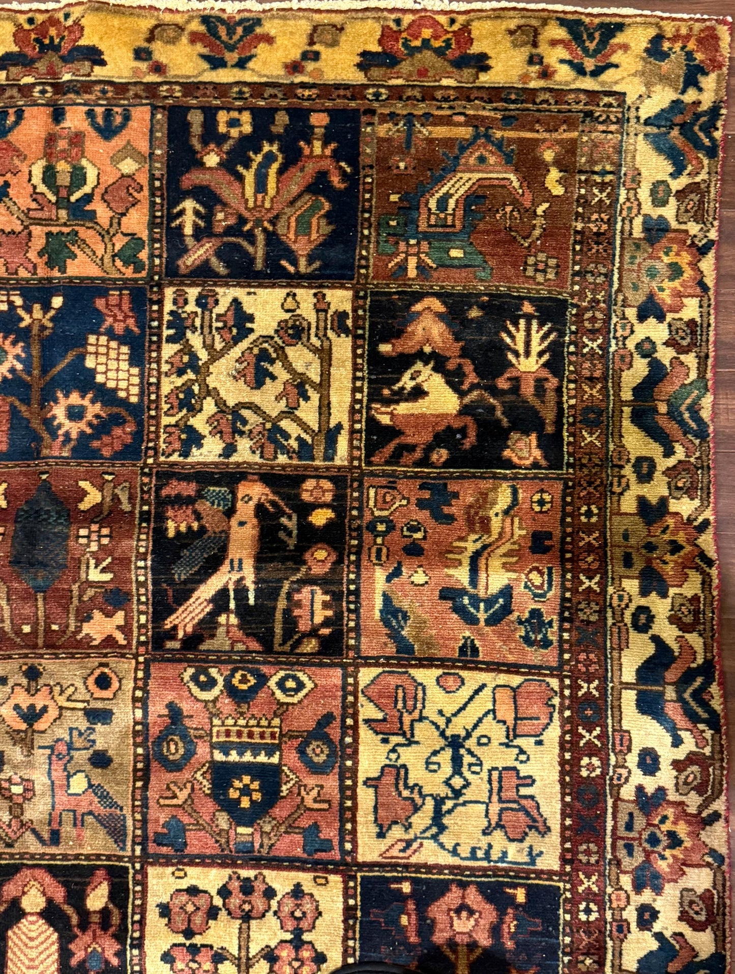 5x9 ft 1940s Bakhtiari Hand-Knotted Wool Rug Vintage Anatolian Geometric Carpet