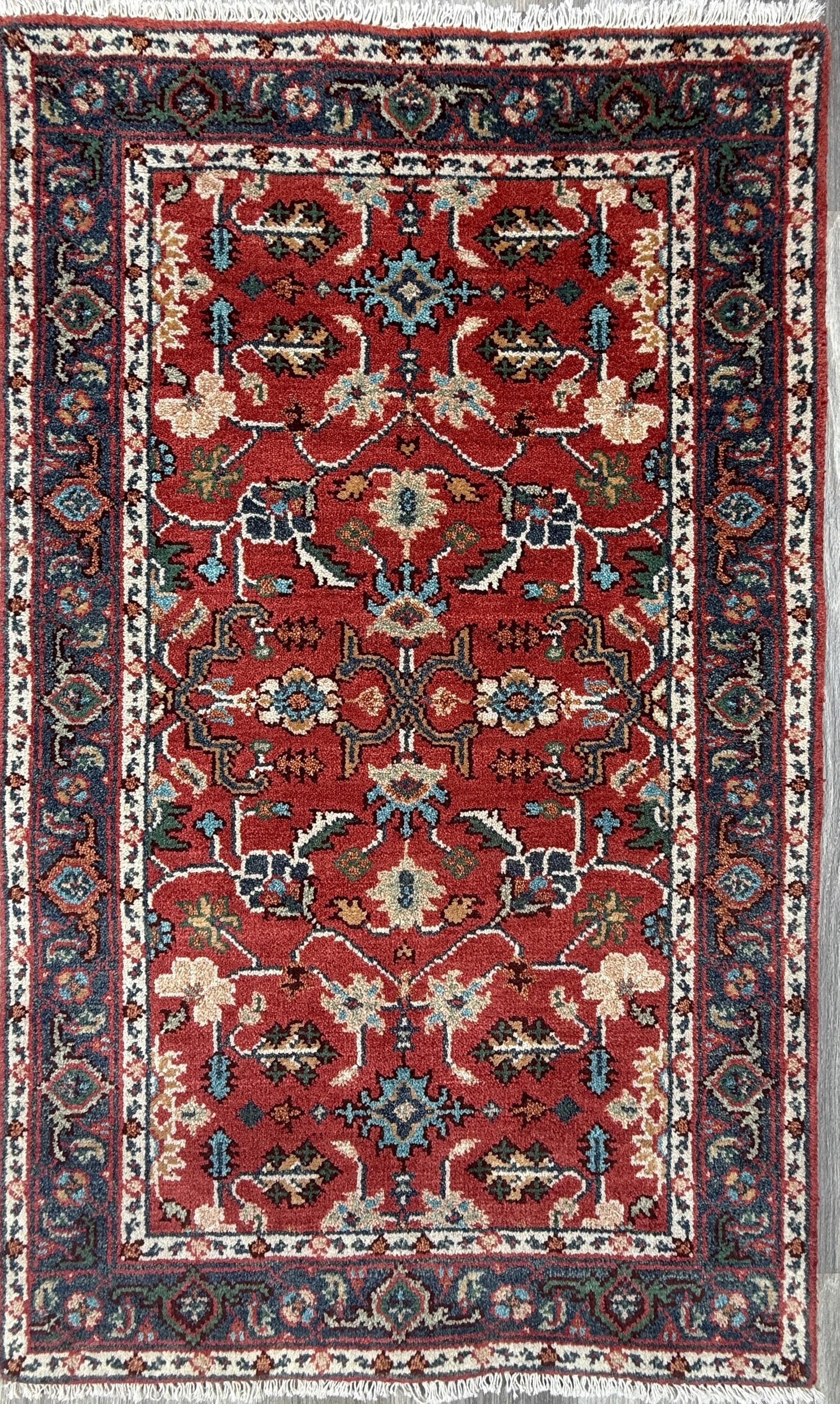 3x5 ft Hand Knotted Wool Heriz Rug: Modern Geometric Area Carpet