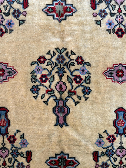 8x5 ft Vintage 1960s Pashmin Koum Rug: Hand-Knotted Oriental Wool Carpet